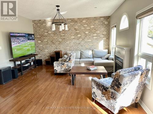 2429 Whitehorn Drive, Burlington, ON - Indoor Photo Showing Living Room