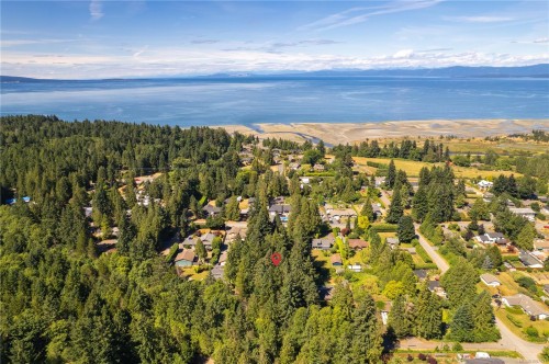 1271 Ganske Rd, Qualicum Beach, BC 