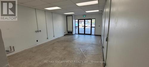 Side of Structure - 120 Parkdale Avenue N, Hamilton, ON - Outdoor