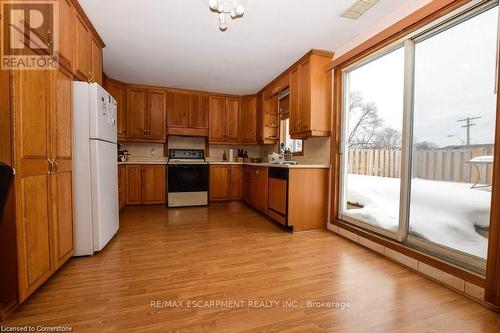 120 Parkdale Avenue N, Hamilton, ON - Indoor Photo Showing Other Room
