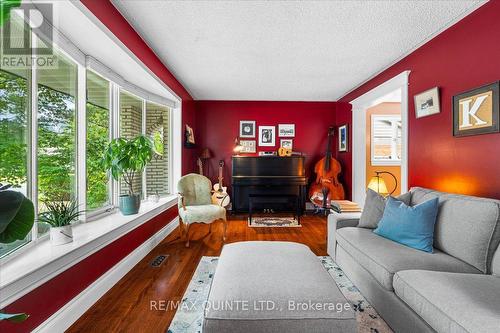 57 Kensington Crescent, Belleville (Belleville Ward), ON - Indoor Photo Showing Living Room