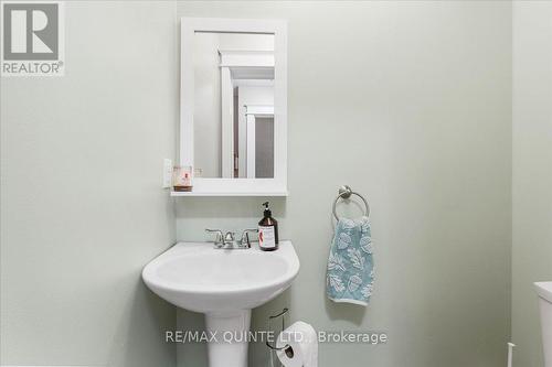 57 Kensington Crescent, Belleville (Belleville Ward), ON - Indoor Photo Showing Bathroom