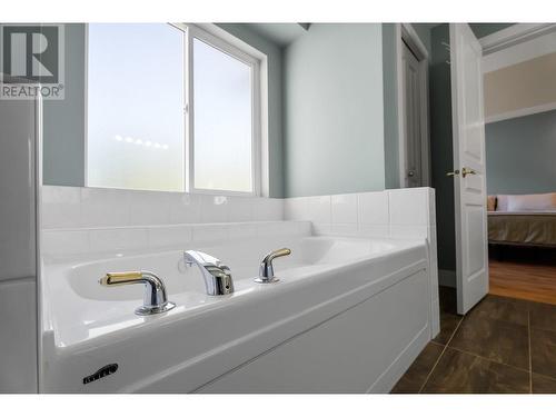 900 Lorne Street Unit# 5, Kamloops, BC - Indoor Photo Showing Bathroom