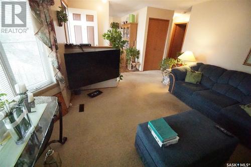 986 Garry Street N, Regina, SK - Indoor Photo Showing Living Room