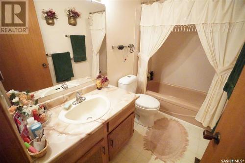986 Garry Street N, Regina, SK - Indoor Photo Showing Bathroom