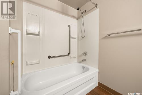 408 3225 13Th Avenue, Regina, SK - Indoor Photo Showing Bathroom
