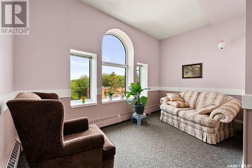 408 3225 13Th Avenue, Regina, SK - Indoor Photo Showing Living Room