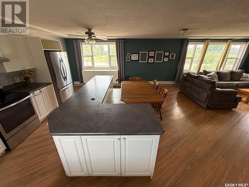 223 2Nd Avenue E, Frontier, SK - Indoor