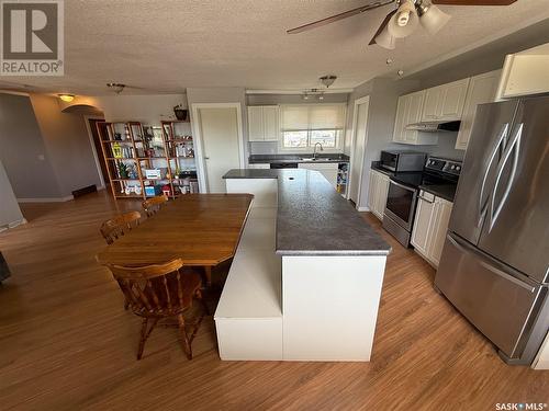 223 2Nd Avenue E, Frontier, SK - Indoor