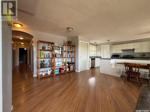 223 2Nd Avenue E, Frontier, SK - Indoor