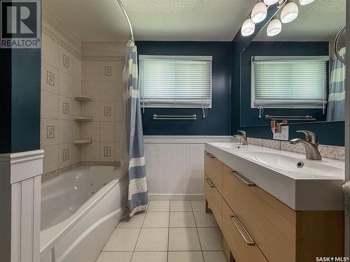 223 2Nd Avenue E, Frontier, SK - Indoor Photo Showing Bathroom