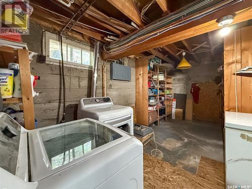 223 2Nd Avenue E, Frontier, SK - Indoor Photo Showing Laundry Room