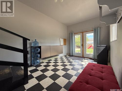 223 2Nd Avenue E, Frontier, SK - Indoor