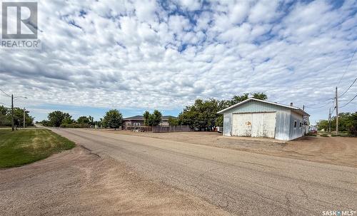 223 2Nd Avenue E, Frontier, SK - Outdoor