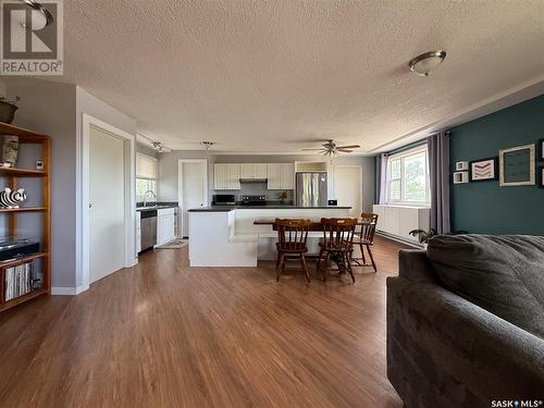 223 2Nd Avenue E, Frontier, SK - Indoor