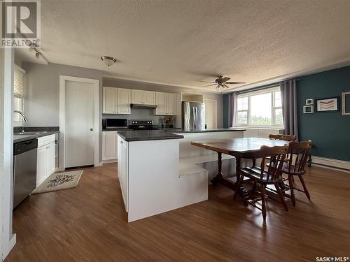 223 2Nd Avenue E, Frontier, SK - Indoor Photo Showing Other Room