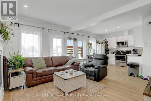 739 Principale Street, Casselman, ON - Indoor Photo Showing Living Room