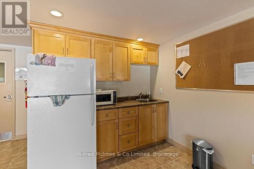 406 - 125 William Street N, Brockton, ON - Indoor Photo Showing Kitchen