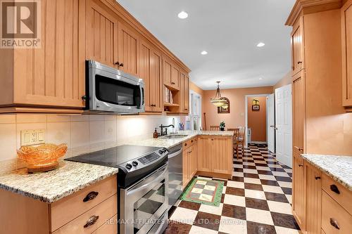 1626 Grant Avenue, Cornwall, ON - Indoor Photo Showing Kitchen With Upgraded Kitchen