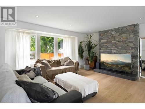4265 Lakeshore Road, Kelowna, BC - Indoor Photo Showing Living Room With Fireplace