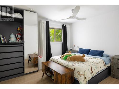 4265 Lakeshore Road, Kelowna, BC - Indoor Photo Showing Bedroom