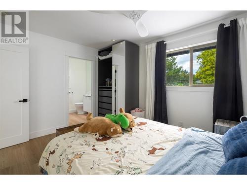 4265 Lakeshore Road, Kelowna, BC - Indoor Photo Showing Bedroom