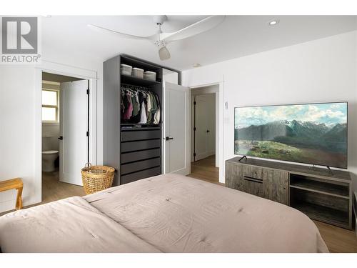 4265 Lakeshore Road, Kelowna, BC - Indoor Photo Showing Bedroom
