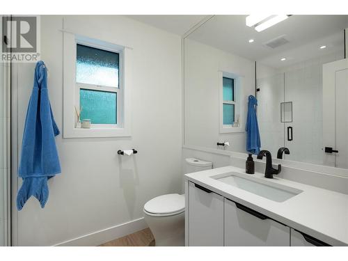 4265 Lakeshore Road, Kelowna, BC - Indoor Photo Showing Bathroom