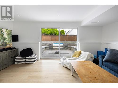 4265 Lakeshore Road, Kelowna, BC - Indoor