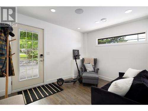 4265 Lakeshore Road, Kelowna, BC - Indoor