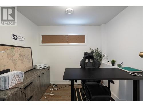 4265 Lakeshore Road, Kelowna, BC - Indoor