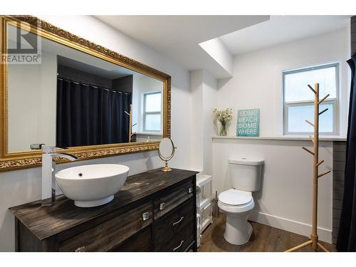 4265 Lakeshore Road, Kelowna, BC - Indoor Photo Showing Bathroom