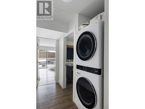 4265 Lakeshore Road, Kelowna, BC - Indoor Photo Showing Laundry Room