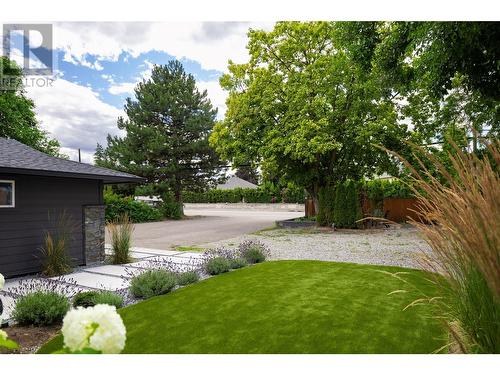 4265 Lakeshore Road, Kelowna, BC - Outdoor