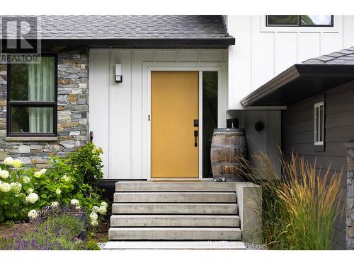 4265 Lakeshore Road, Kelowna, BC - Outdoor With Exterior