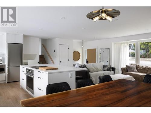 4265 Lakeshore Road, Kelowna, BC - Indoor