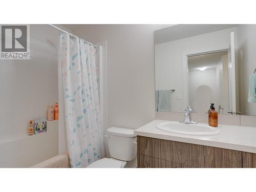 933 Mt Robson Place Unit# 3, Vernon, BC - Indoor Photo Showing Bathroom