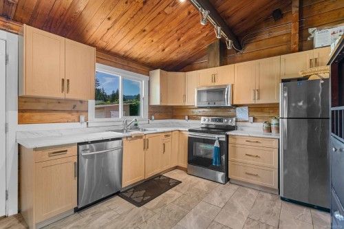 7425 Lantzville Rd, Lantzville, BC 