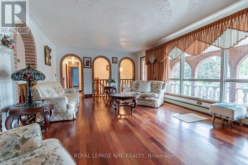 32 Gaspare Drive, Port Colborne (Sugarloaf), ON - Indoor Photo Showing Living Room