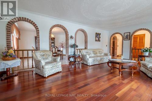 32 Gaspare Drive, Port Colborne (Sugarloaf), ON - Indoor Photo Showing Living Room