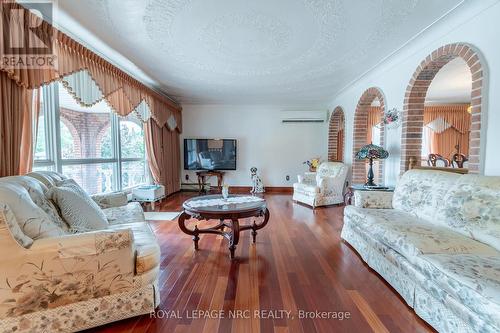 32 Gaspare Drive, Port Colborne (Sugarloaf), ON - Indoor Photo Showing Living Room