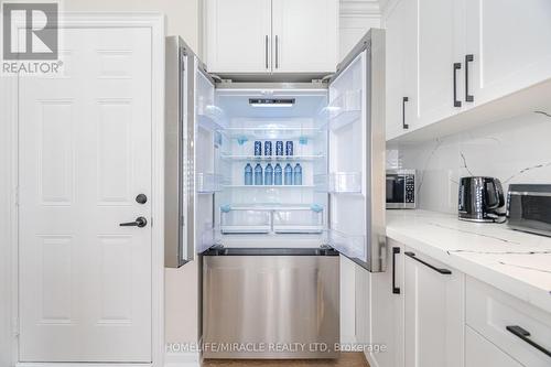 28 Sussexvale Drive, Brampton, ON - Indoor Photo Showing Kitchen