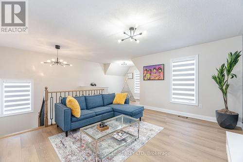 28 Sussexvale Drive, Brampton, ON - Indoor Photo Showing Living Room