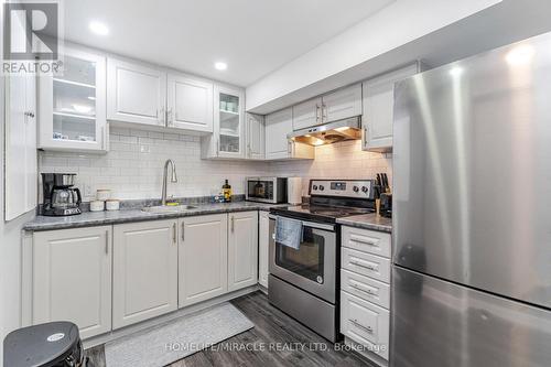 28 Sussexvale Drive, Brampton, ON - Indoor Photo Showing Kitchen With Stainless Steel Kitchen With Upgraded Kitchen