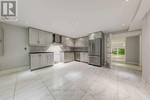 2 LONSDALE COURT , Markham, Ontario L3R 7T6 5