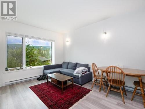 2-20 Wann Road, Whitehorse, YT - Indoor Photo Showing Living Room