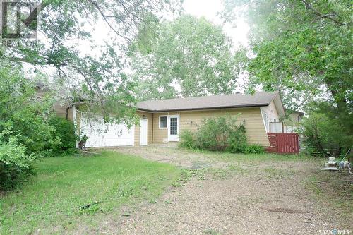 235 King Street, Coronach, SK - Outdoor