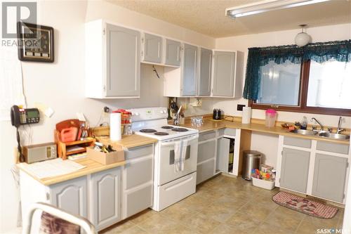 235 King Street, Coronach, SK - Indoor Photo Showing Kitchen