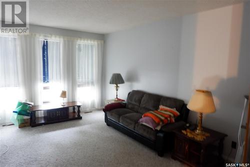 235 King Street, Coronach, SK - Indoor Photo Showing Living Room