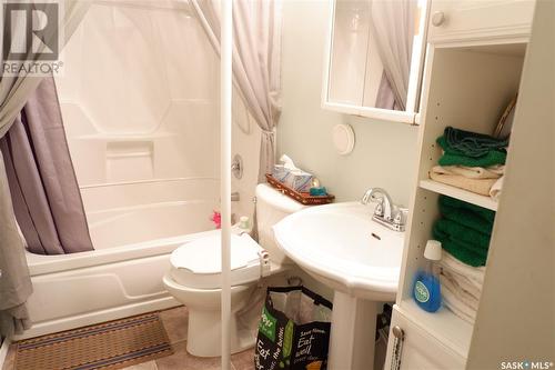235 King Street, Coronach, SK - Indoor Photo Showing Bathroom